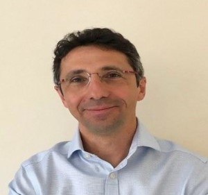 روبرتو مايولينو أستاذ الفيزياء الفلكية التجريبية في مختبر كافندش